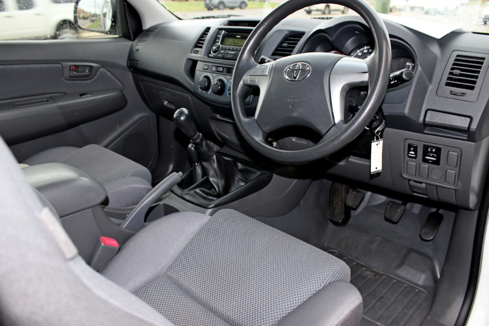 2011 MY10 Toyota HiLux KUN26R  SR Cab Chassis Image 10