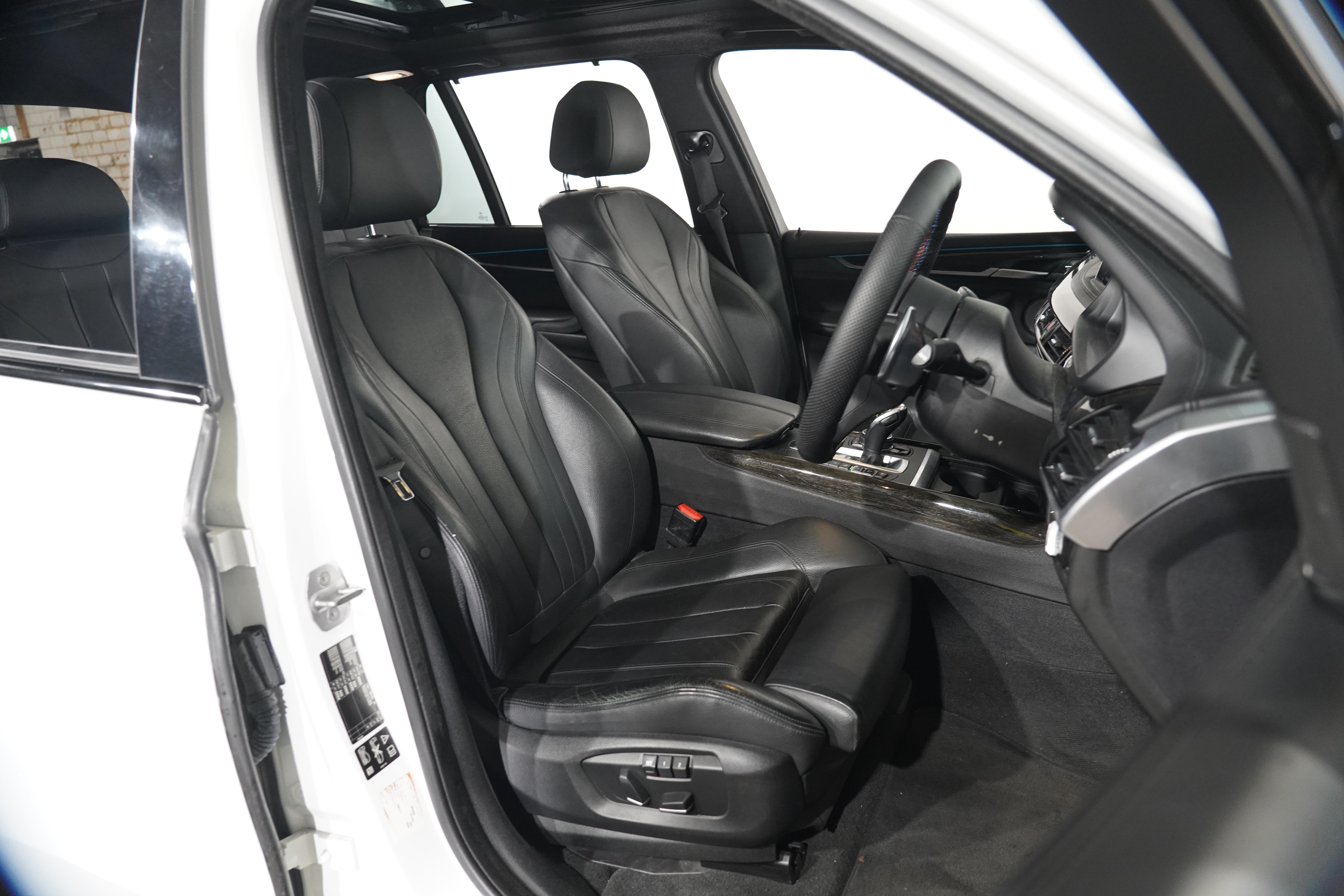 2015 BMW X5 Xdrive 40d SUV Image 25