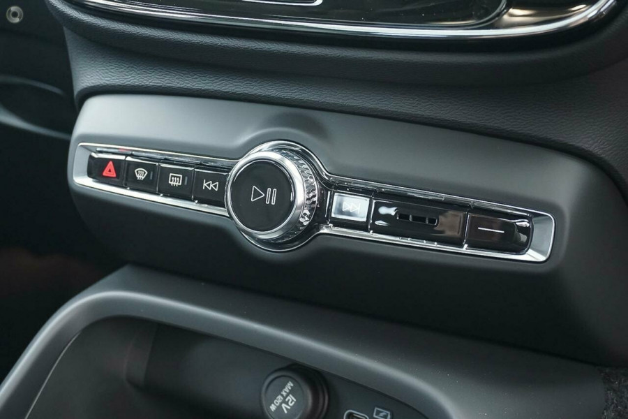 2025 Volvo XC40 XZ Plus B4 SUV Image 13