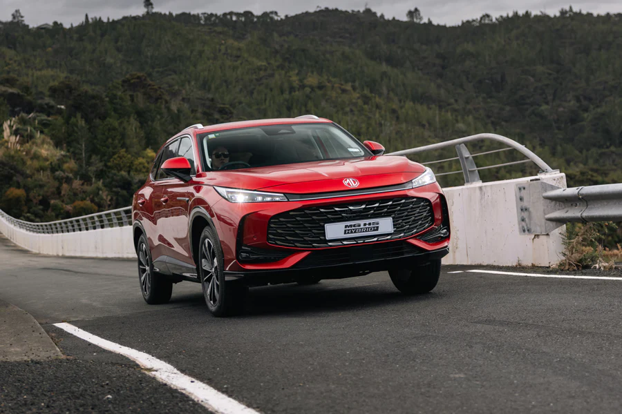CLASS LEADING HYBRID BATTERY Image
