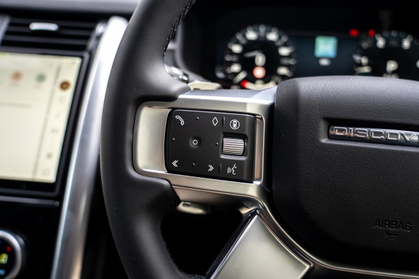 2025 Land Rover Discovery Series 5 D350 Dynamic SE SUV image 10