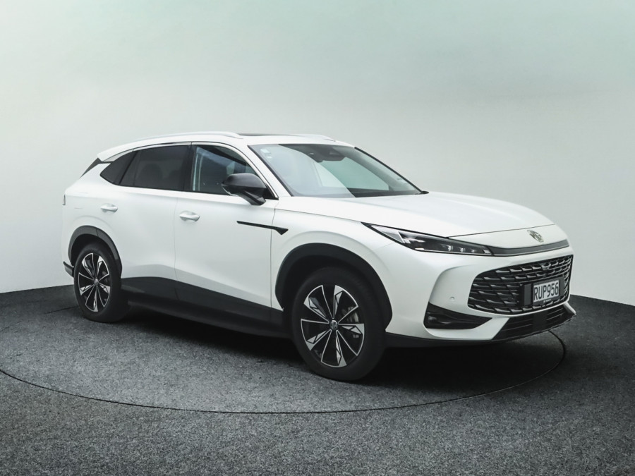 2026 MG HS Plug-in Hybrid Essence SUV Image 1