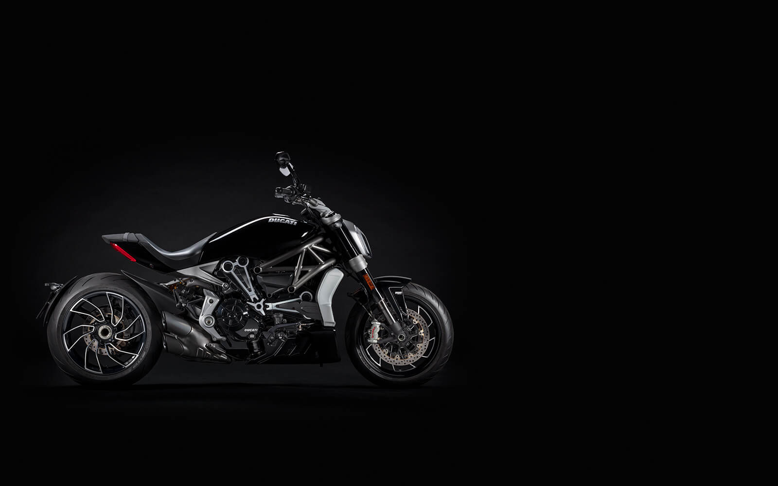 Xdiavel deals s white