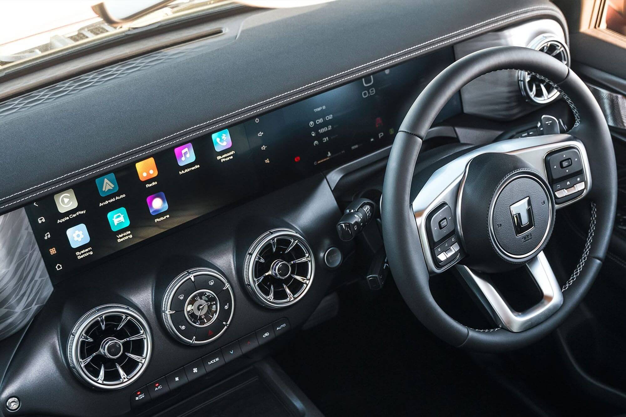 Rugged good looks.Soft, supple interior. Image