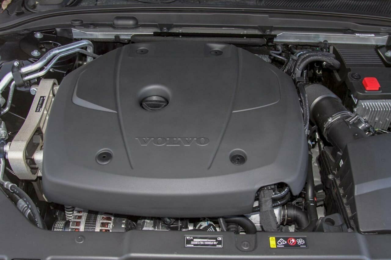 2020 Volvo V60 F-Series T5 R-Design Sedan Image 10