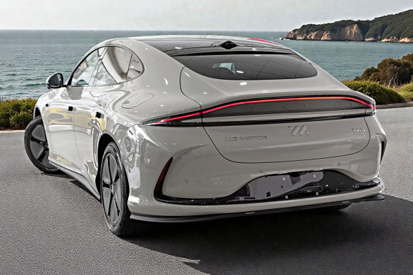 2025 MG IM5 P12L Premium Hatch Image 2