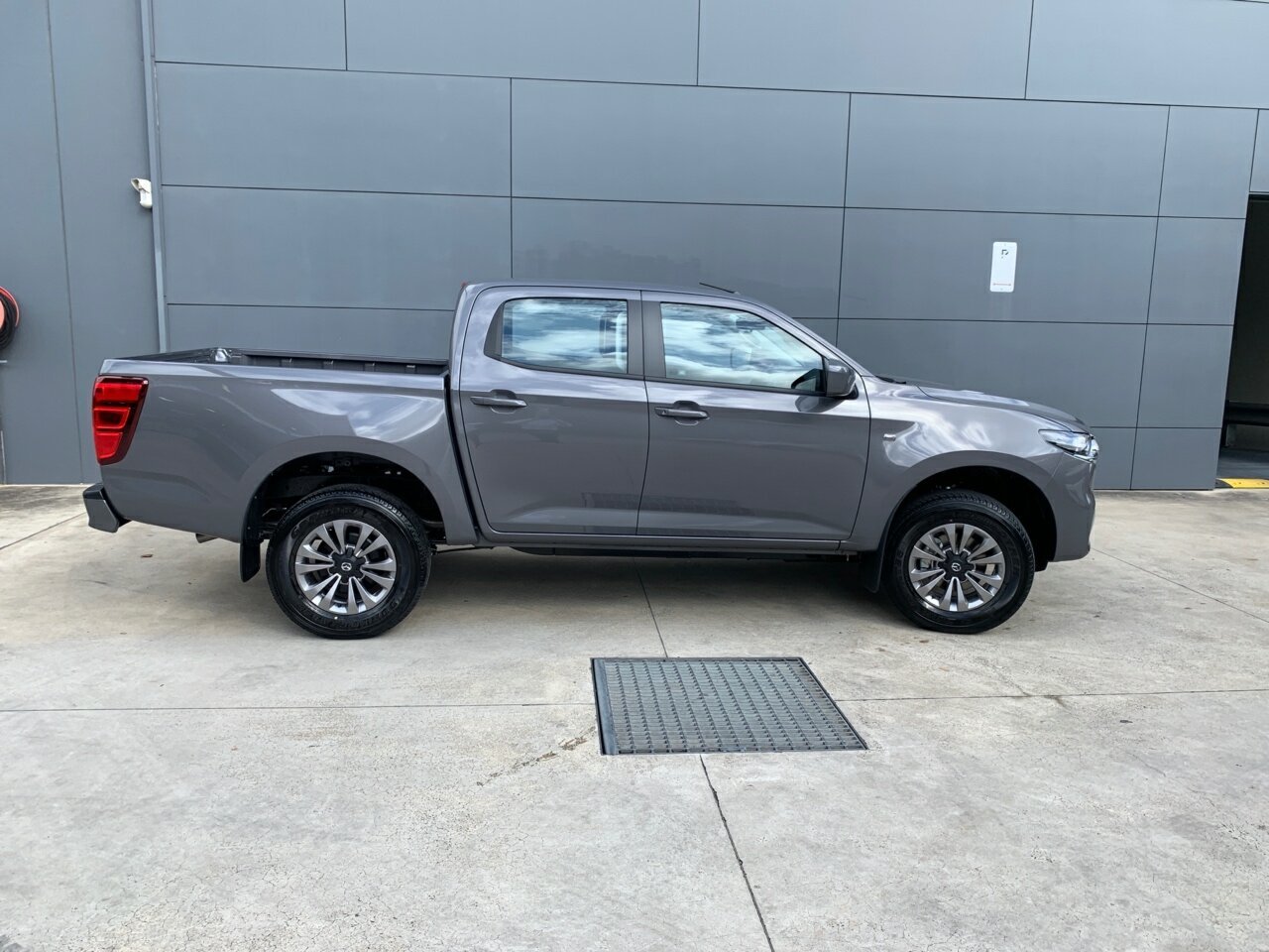 2025 MY24 Mazda BT-50 TF XT Ute Image 3