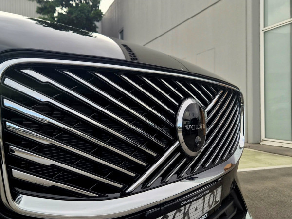 2026 Volvo XC60 UZ Plus B5 Bright SUV image 2