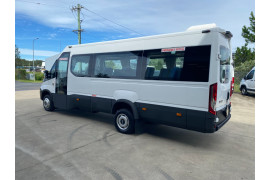 2021 Iveco Daily Bus Image 5
