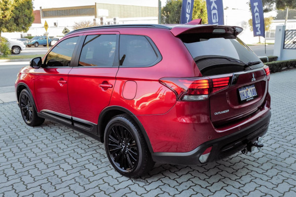 2021 Mitsubishi Outlander ZL Black Edition SUV Image 5