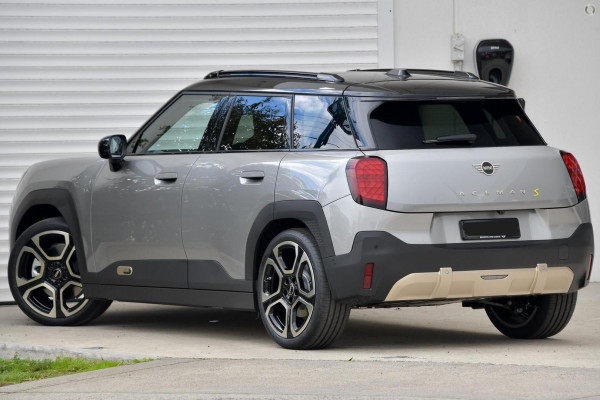 2026 MINI Aceman J05 SE Favoured Hatch image 3
