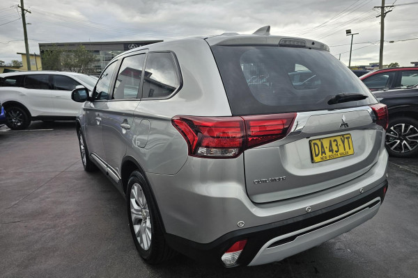 2021 Mitsubishi Outlander ZL ES SUV Image 5