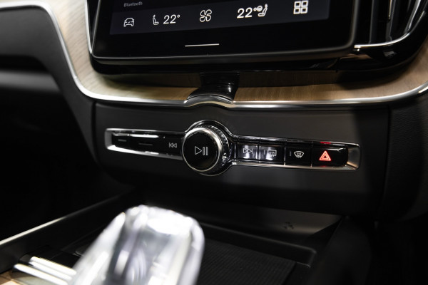 2026 Volvo XC60 UZ B5 Ultra Dark 2L Petrol Hybrid AWD SUV Image 15