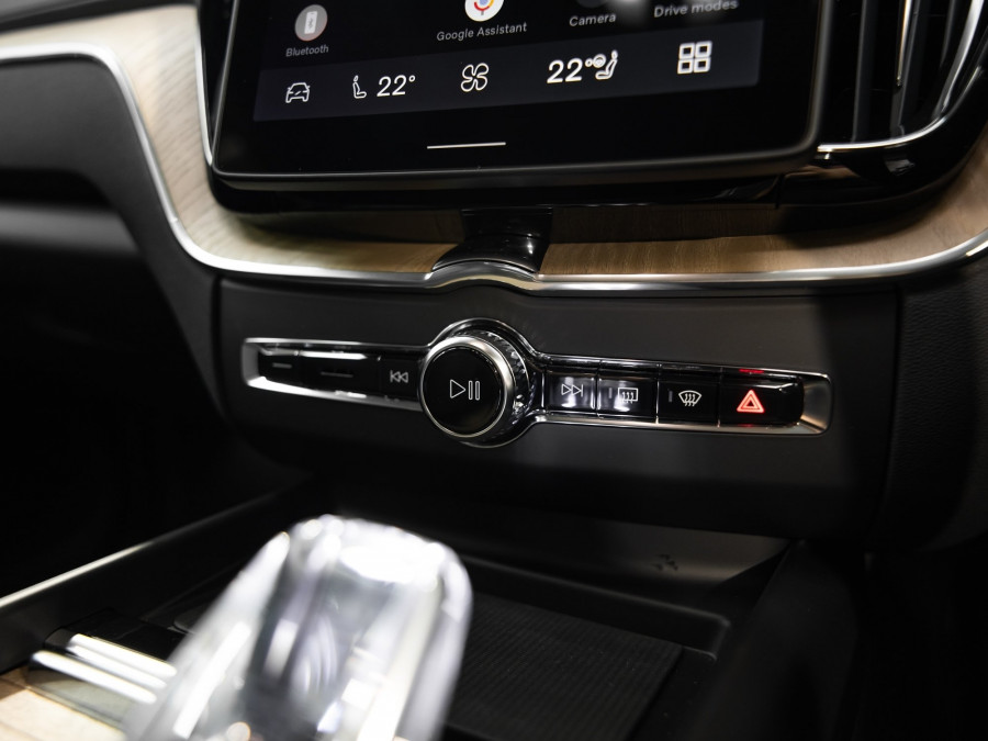 2026 Volvo XC60 UZ B5 Ultra Dark 2L Petrol Hybrid AWD SUV Image 15
