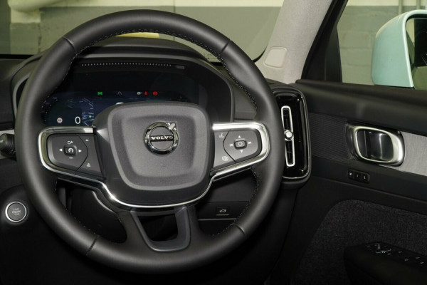 2025 Volvo XC40 XZ Plus B4 Special Edition SUV Image 6