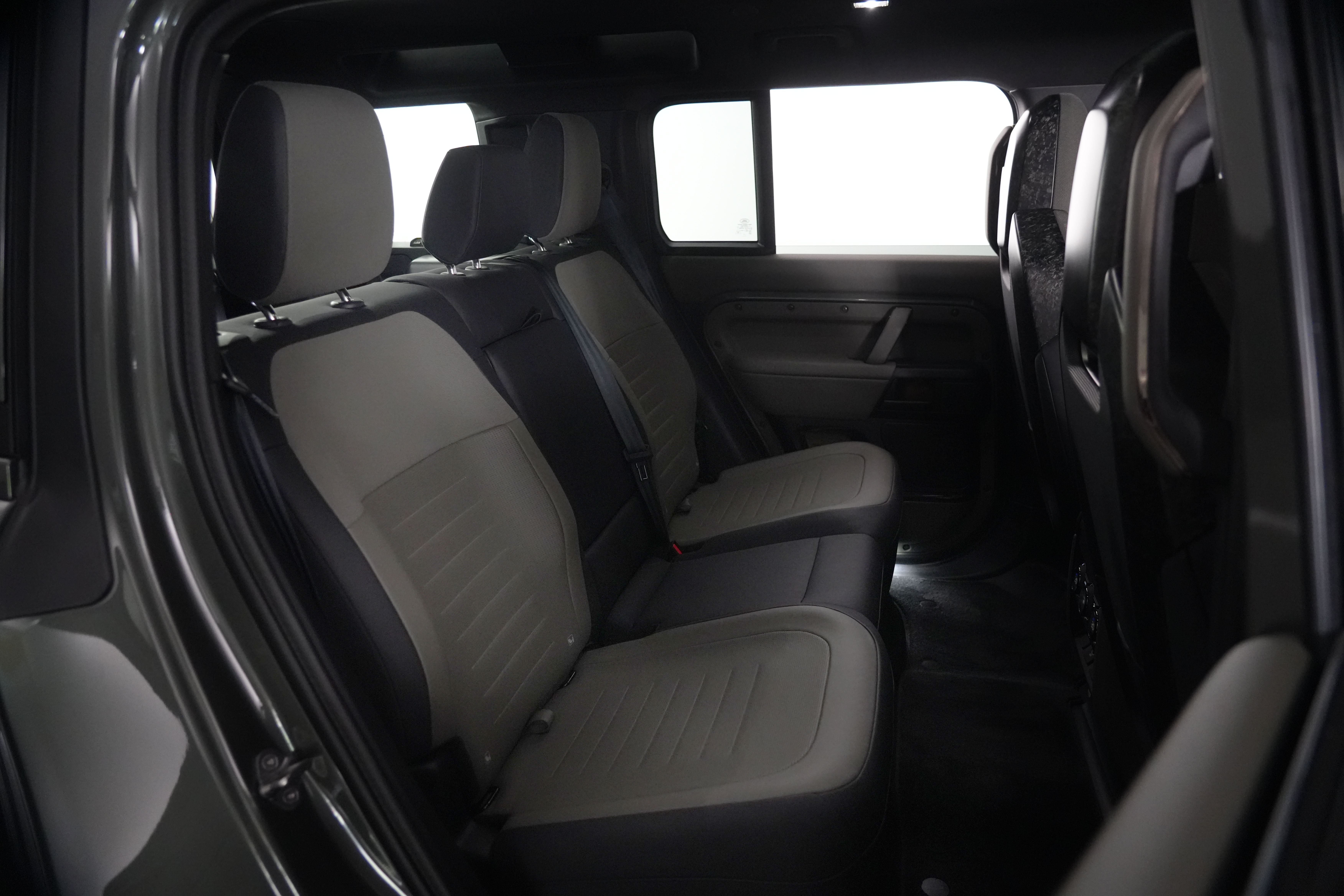 2025 Land Rover Defender L663 110 P635 OCTA SUV Image 42
