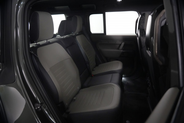 2025 Land Rover Defender L663 110 P635 OCTA SUV Image 42