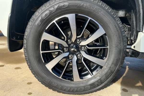 2019 Mitsubishi Pajero Sport QE GLS SUV Image 33