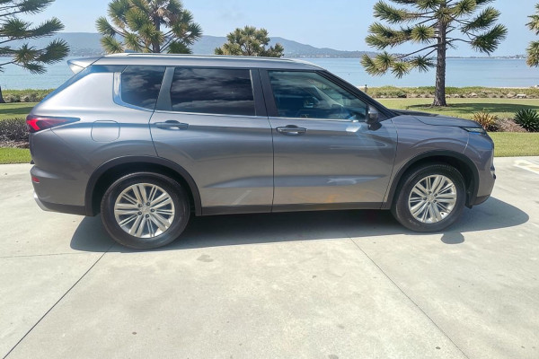 2023 Mitsubishi Outlander ZM LS SUV Image 8