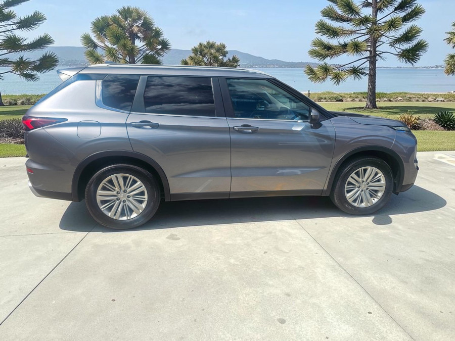 2023 Mitsubishi Outlander ZM LS SUV Image 8