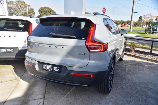 2025 MY26 Volvo XC40 XZ Ultra B4 Dark SUV Image 2