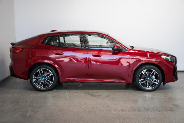2024 BMW iX2 U10 eDrive20 M Sport SUV image 3