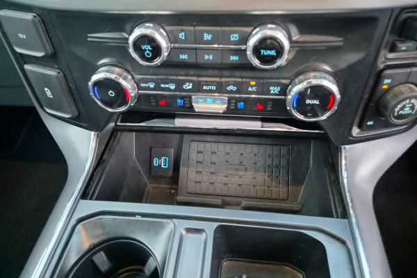 2023 Ford F-150  Lariat Dual Cab Image 16