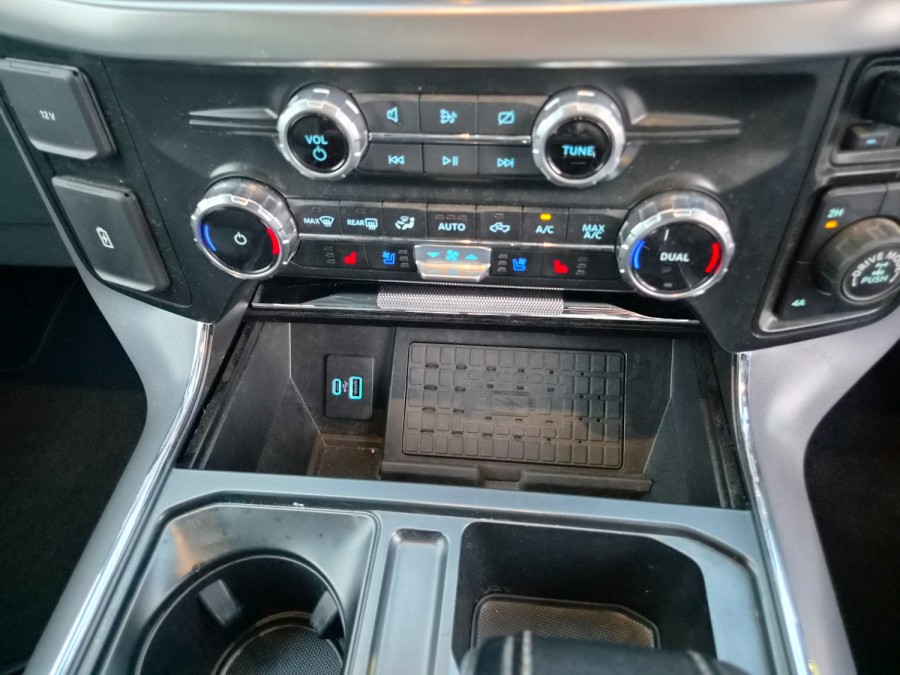 2023 Ford F-150  Lariat Dual Cab Image 16