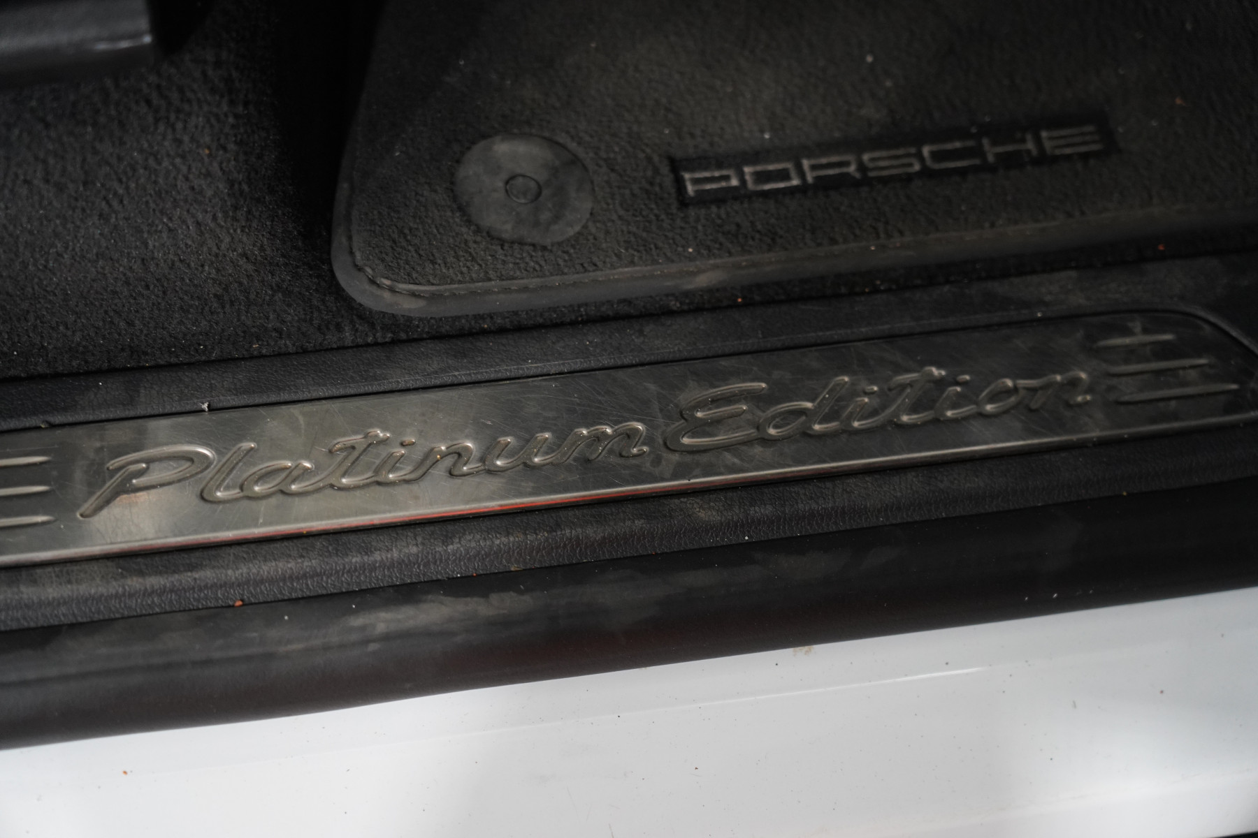 2016 Porsche Cayenne Diesel Platinum Edition SUV Image 28