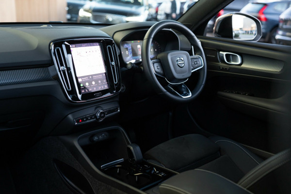 2024 MY25 Volvo XC40 XZ Ultra B4 Dark SUV Image 3