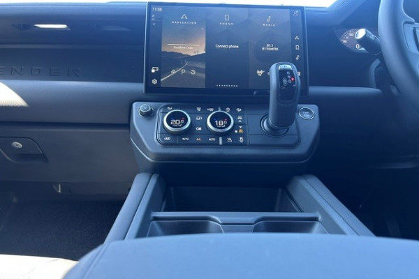 2025 MY26 Land Rover Defender L663 110 D350 X-Dynamic SE SUV Image 14