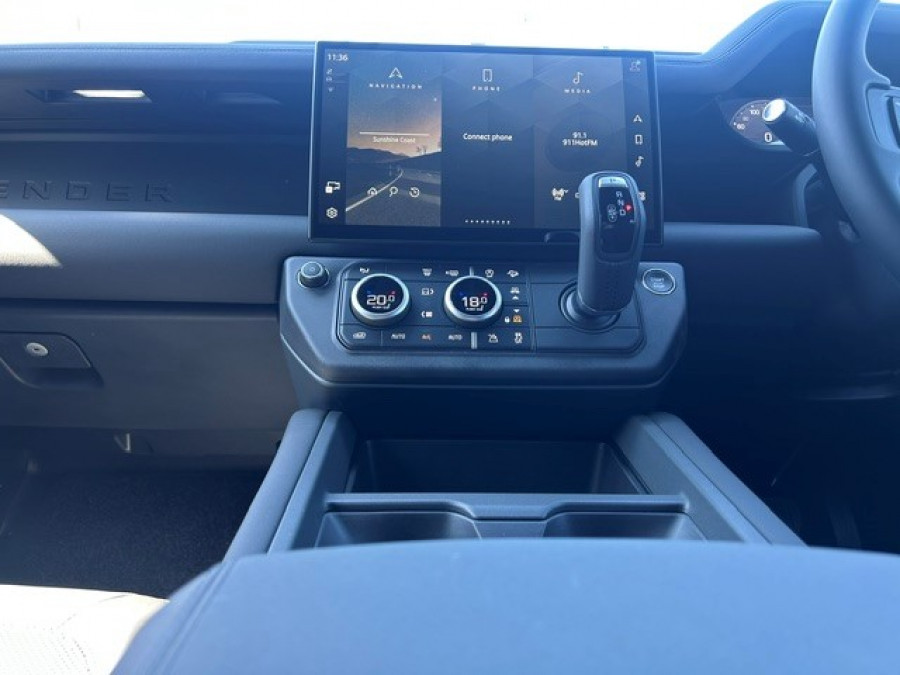 2025 MY26 Land Rover Defender L663 110 D350 X-Dynamic SE SUV Image 14