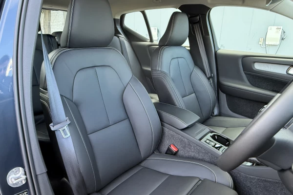 2026 Volvo XC40 XZ Ultra B4 Bright SUV Image 9