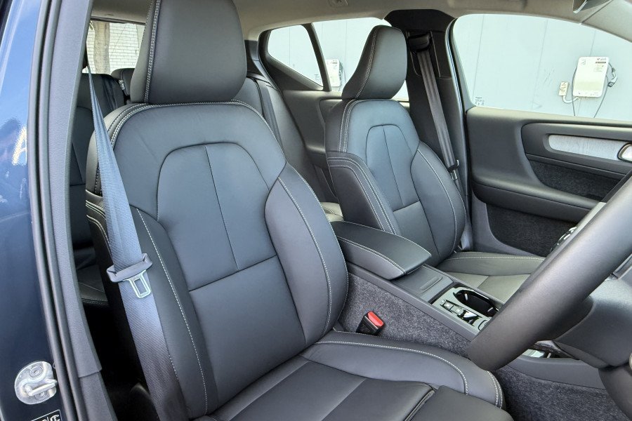 2026 Volvo XC40 XZ Ultra B4 Bright SUV