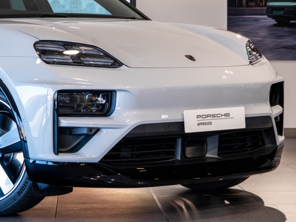 2025 Porsche Macan SUV image 14