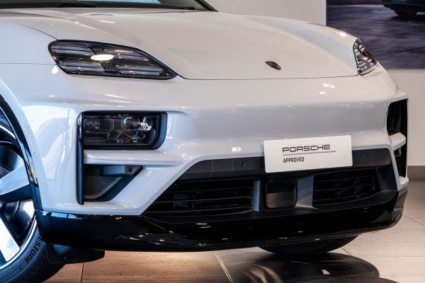 2025 Porsche Macan SUV