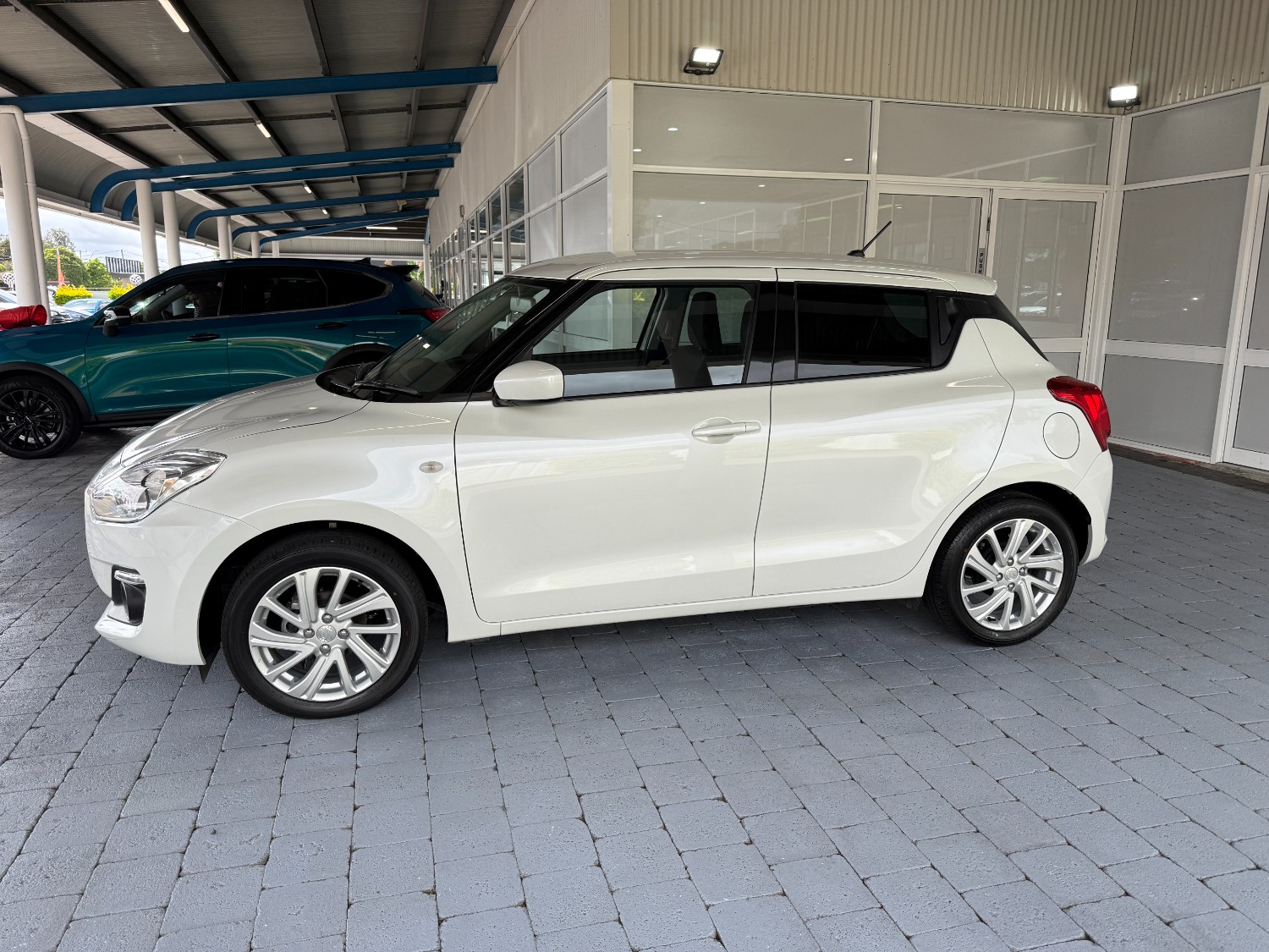 2023 Suzuki Swift AZ Series II GL Hatch Image 22