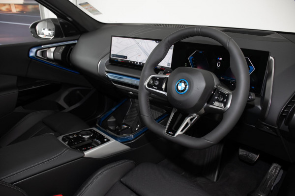 2026 BMW X3 G45 30e xDrive SUV image 6