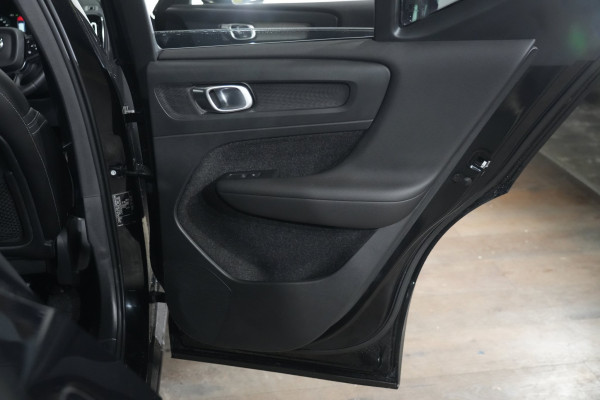 2020 Volvo XC40 XZ T4 Inscription SUV image 30