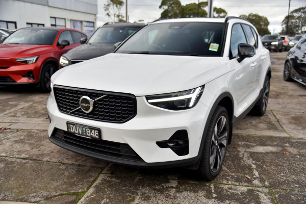 2025 MY26 Volvo XC40 XZ Ultra B4 Dark SUV Image 3