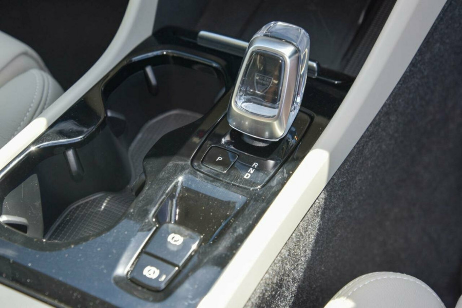 2024 MY25 Volvo XC40 XZ Ultra B4 Bright SUV Image 19