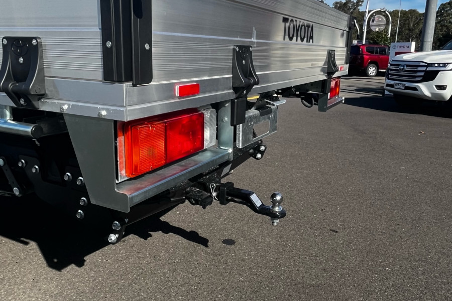 2024 Toyota HiLux GUN126R SR Cab Chassis Image 9