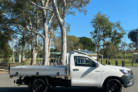 2022 Toyota Hilux TGN121R Workmate 4x2 Cab chassis Image 2