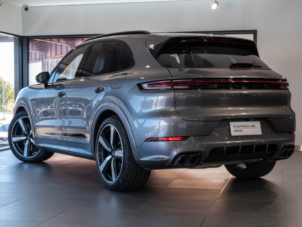 2024 MY25 Porsche Cayenne Turbo E-Hybrid SUV image 4