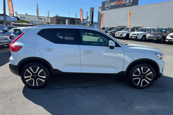 2020 Volvo XC40 XZ T4 Momentum SUV Image 6