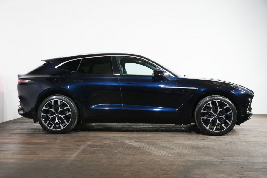 2021 Aston Martin DBX SUV Image 4