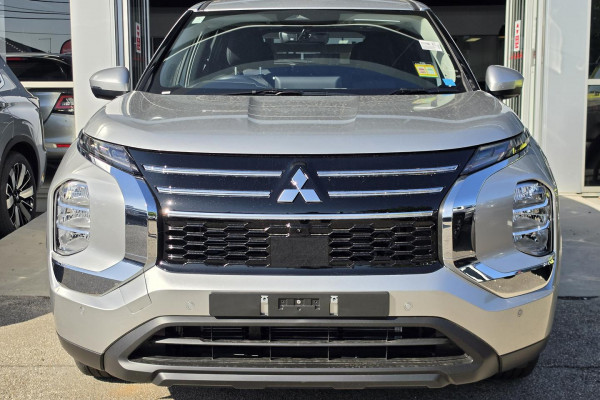 2026 Mitsubishi Outlander ZM ES SUV Image 3