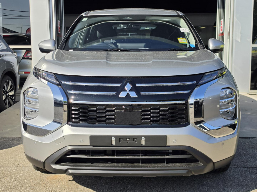 2026 Mitsubishi Outlander ZM ES SUV Image 3