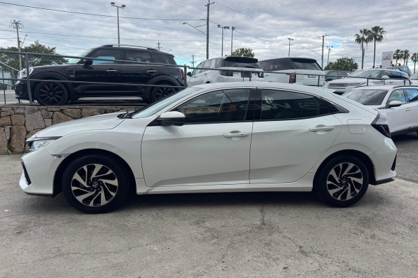 2017 Honda Civic 10th Gen VTi-S Hatch Image 10