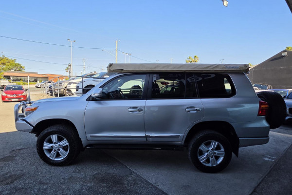 2012 MY10 Toyota LandCruiser VDJ200R Sahara SUV Image 12